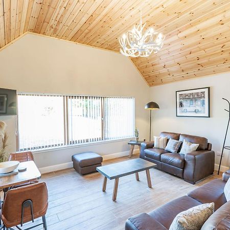 Osprey Lodge 1 With Hot Tub Newton Stewart Exterior photo